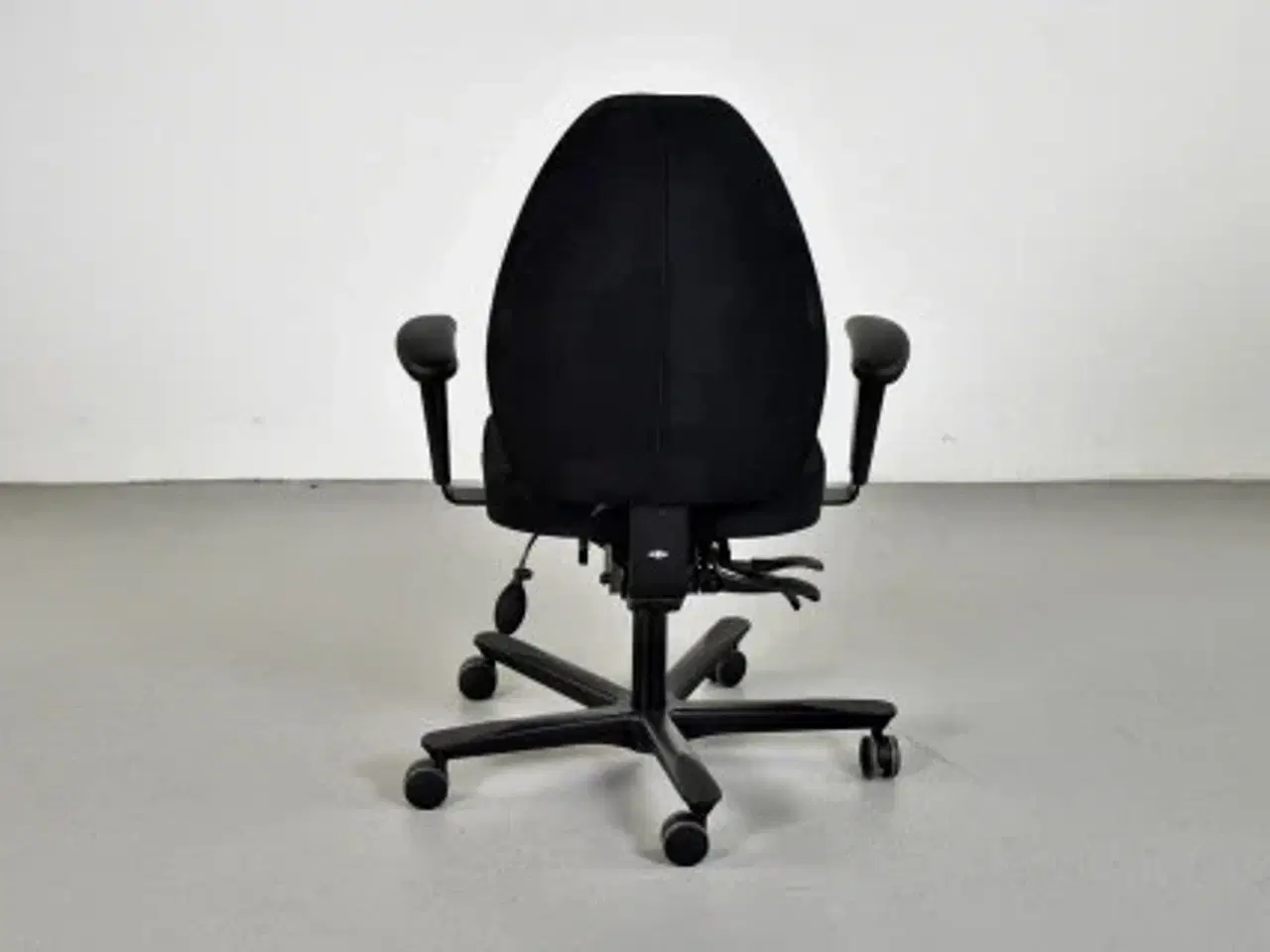 Billede 3 - Efg kontorstol med sort polster og armlæn