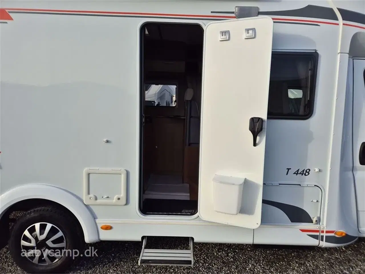 Billede 5 - 2013 - Carado T 448   solcelle. batteri. markise. cykelstativ. synet Feb. 2025. Tandrem skiftet i 2022. Nyt køleskab i 2024. Kun 70,000 Km!! KUN SALG TIL CVR!!