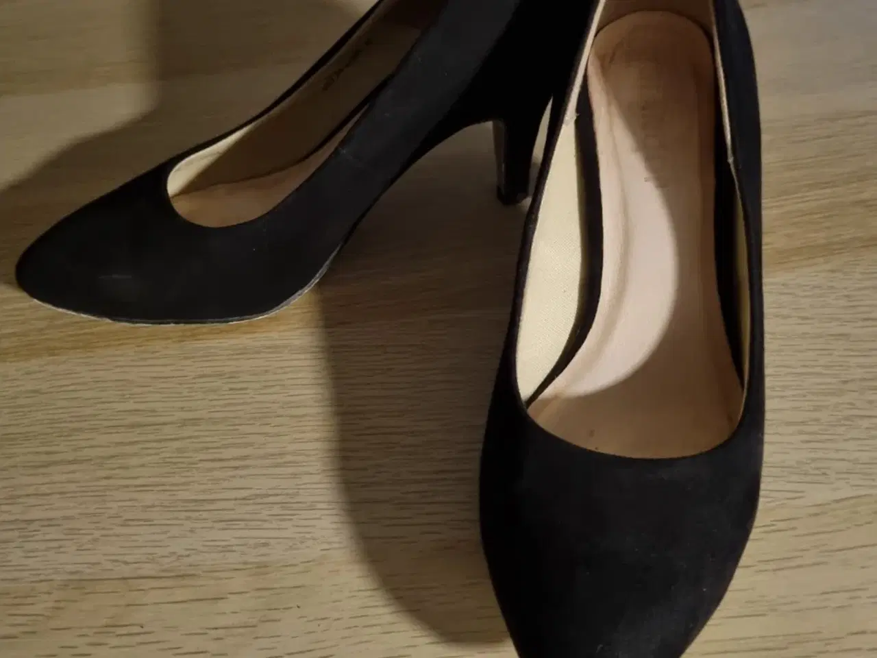 Billede 4 - Bianco pumps i sort læder/ruskind 