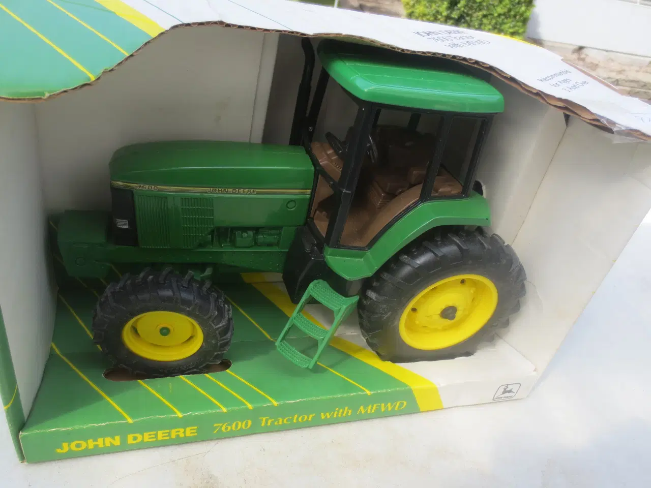 Billede 2 - 1 stk Modeltraktor John Deere 7600 
