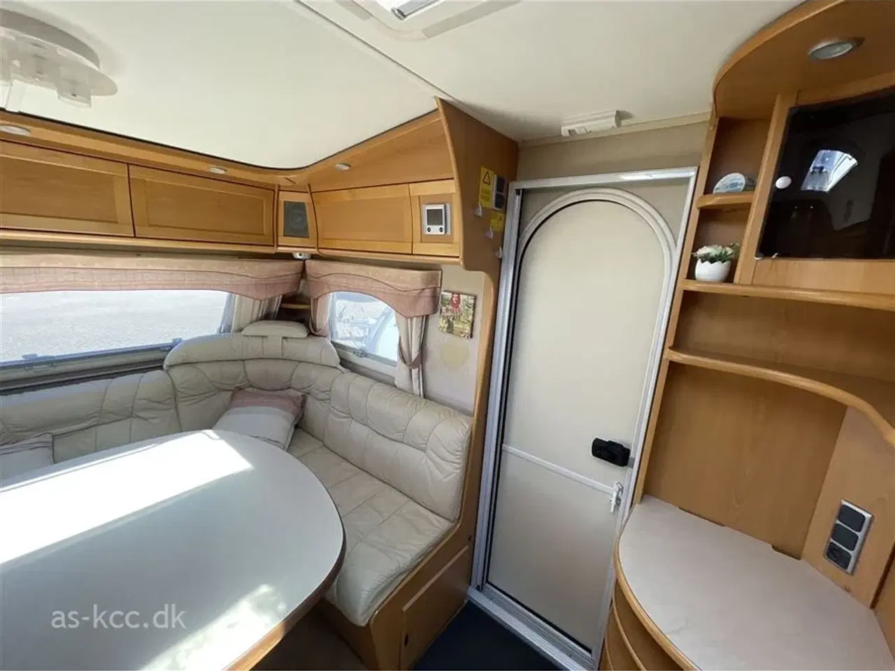 Billede 10 - 2008 - Kabe Royal 560 XL KS   Kabe Royal 560 XL KS 4 sovepladser, 6 siddepladser, Mover, Solceller, Vintertelt, Isabella Sun Shine 2,5 solsejl. SÆLGES FOR KUNDE