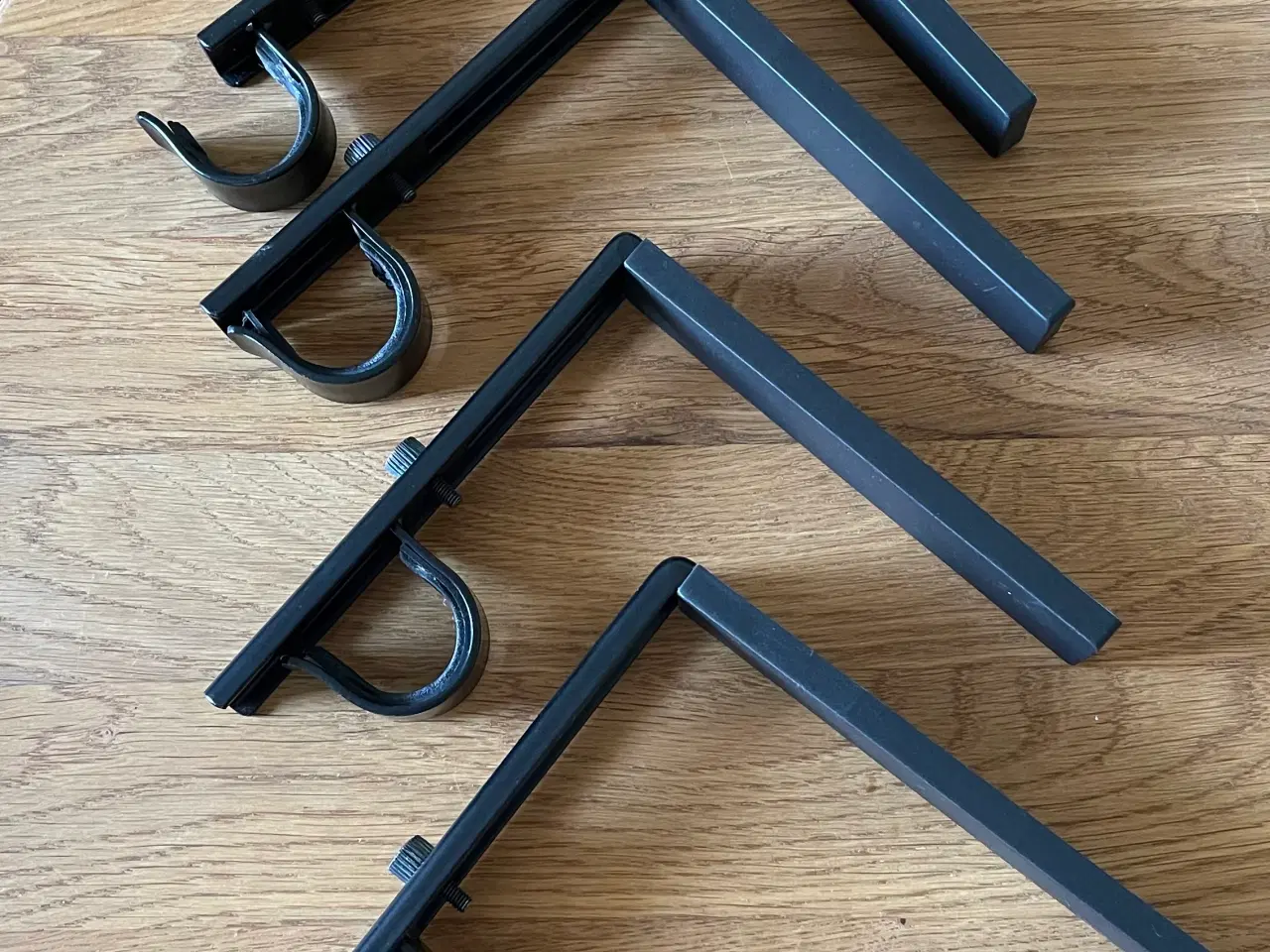 Billede 2 - 2 sorte gardinstænger HUGARD fra IKEA 2 str.