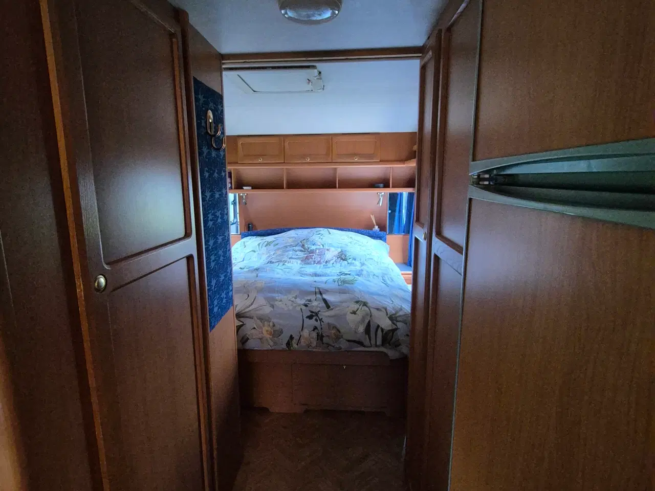 Billede 12 - Stor campingvogn, standby telt og vinter fortelt