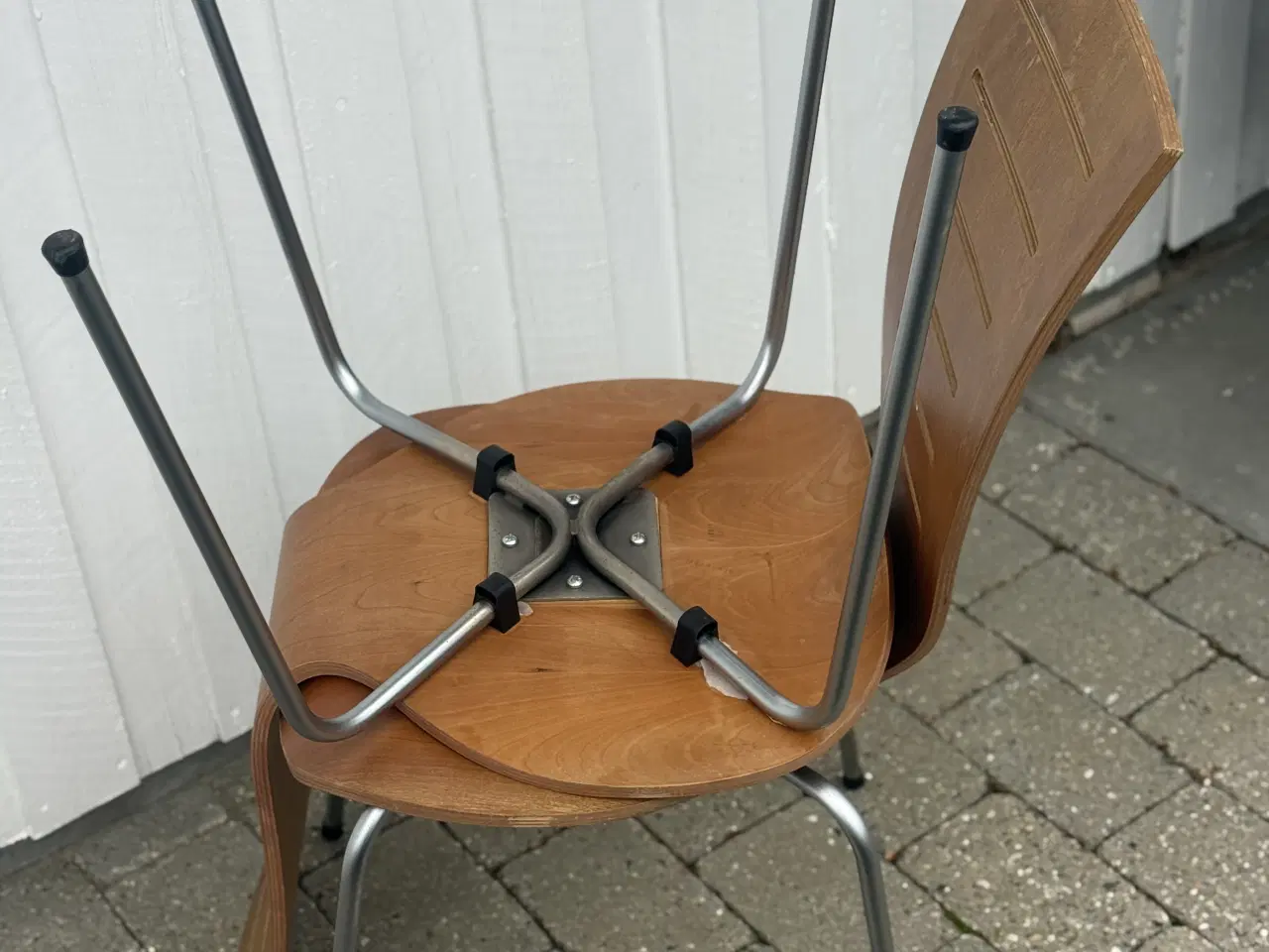 Billede 3 - 2 stole i formspændt træ