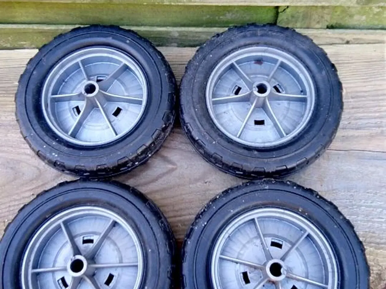 Billede 1 - Plæneklipper hjul Ø 175 mm, hul 12 mm, 4 stk.