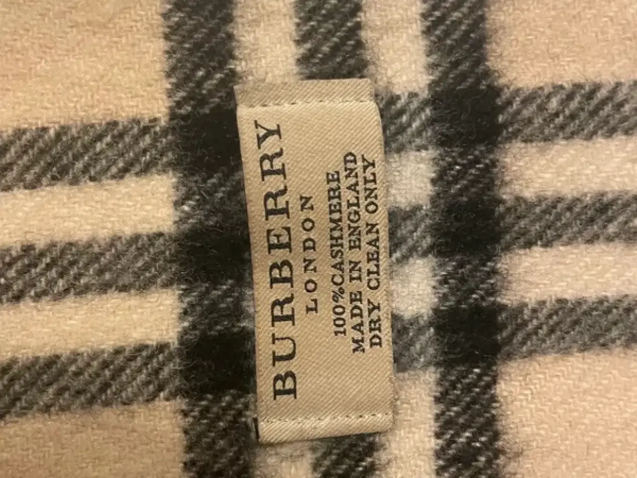 Billede 2 - Burberry halstørklæde 