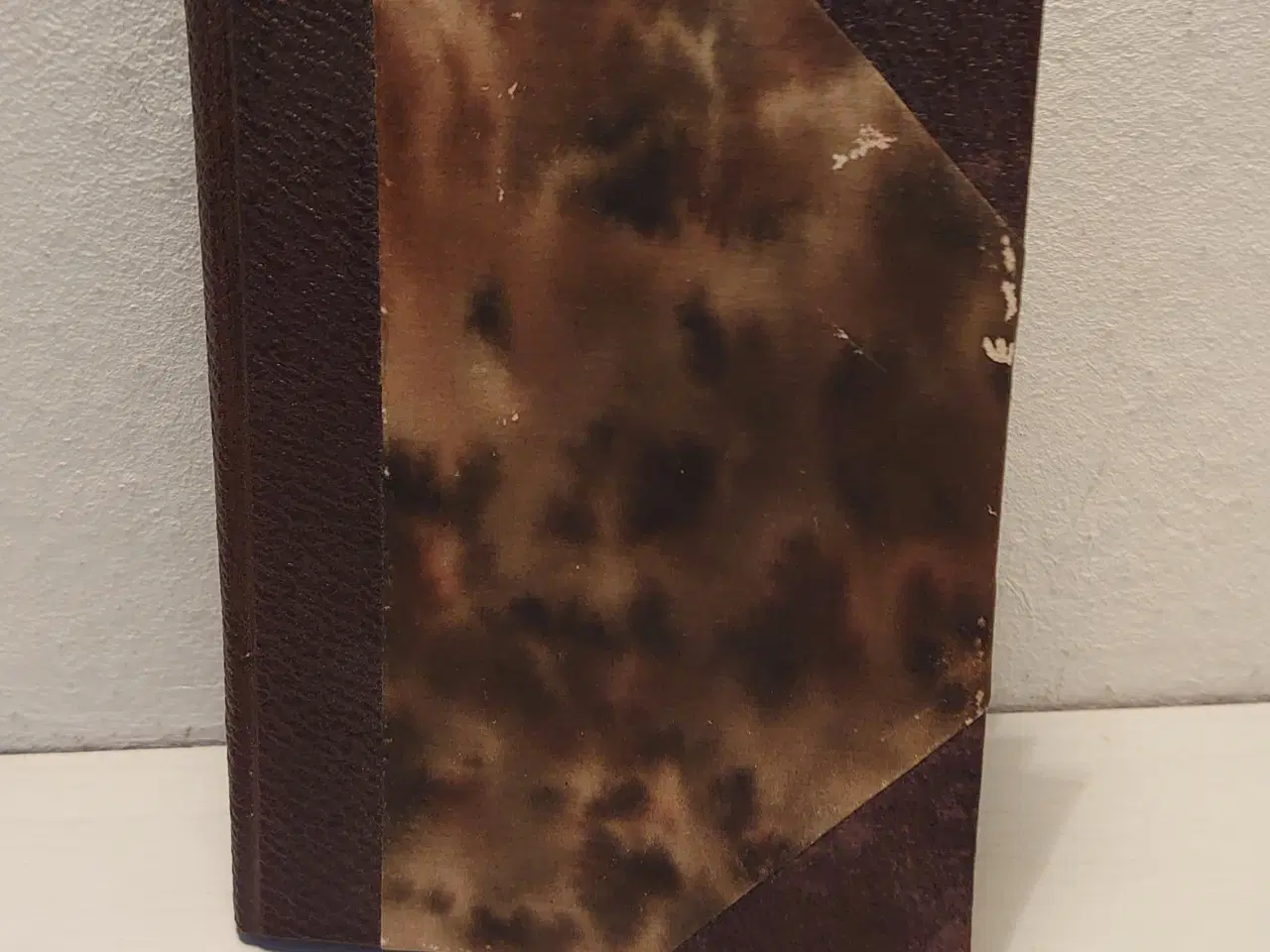 Billede 2 - Baronesse Agathe:Korrekt Optræden i Hjemmet og....