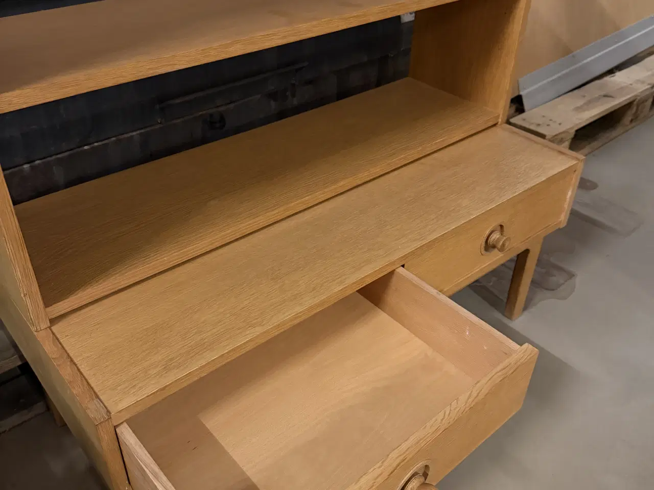 Billede 3 - 2 delt egetræs kommode 
