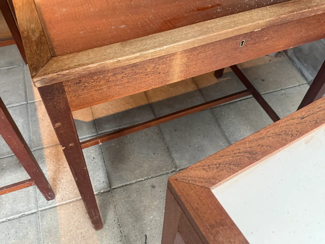 Billede 3 - Antik, træbord, glas montre, unika, vintage