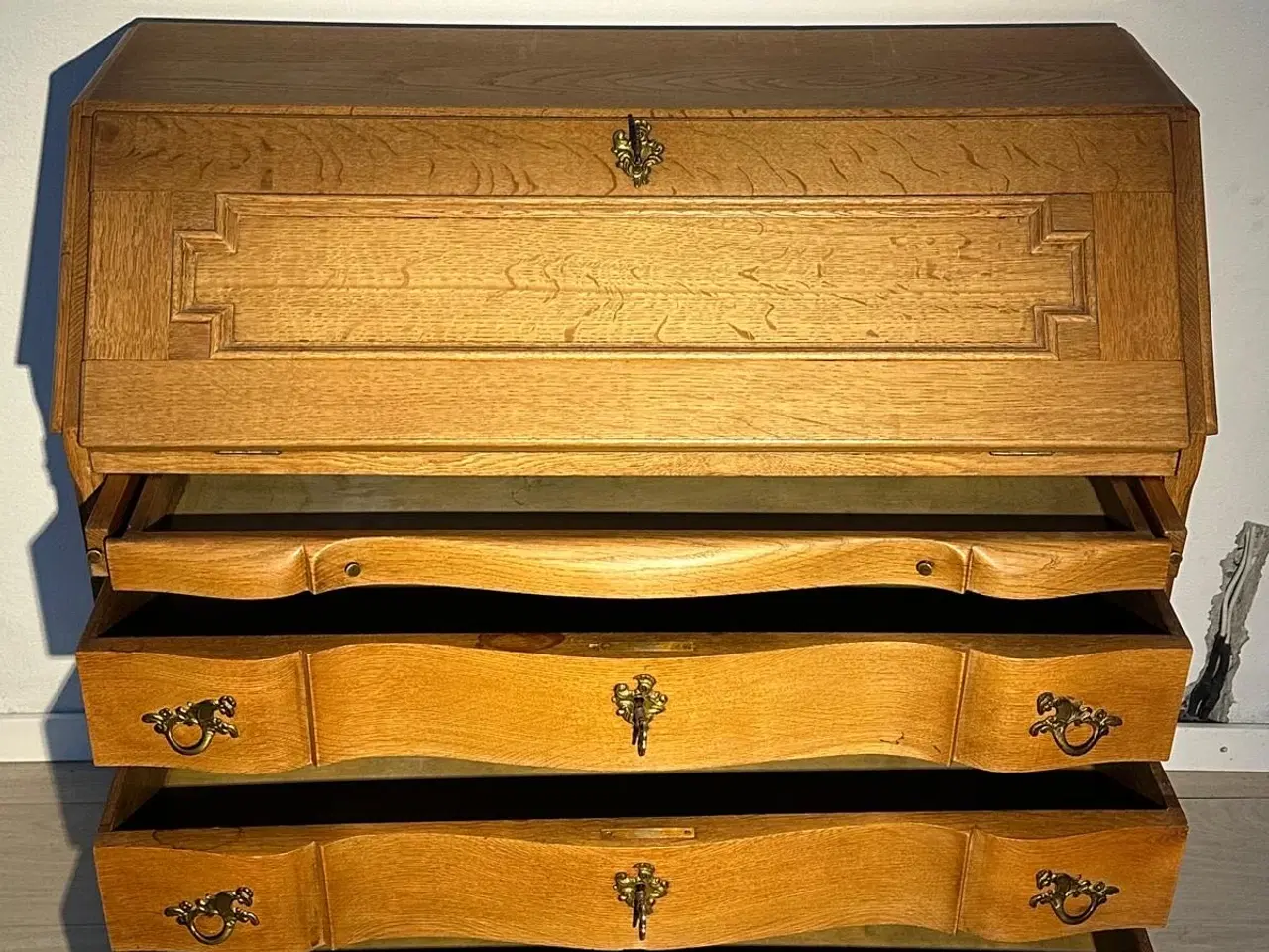 Billede 6 - Skrivekommode i lyst træ