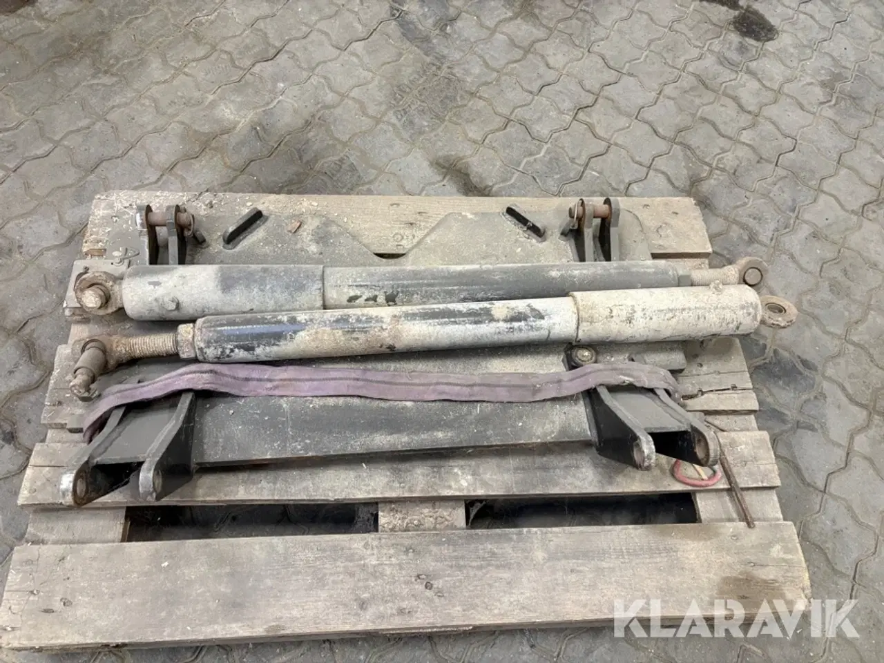 Billede 1 - Frontophæng sneplov til Volvo FM12