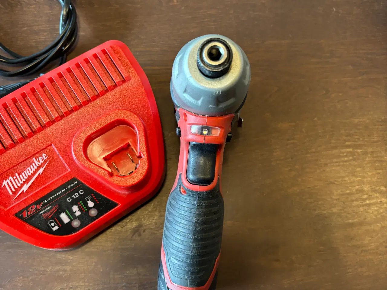 Billede 2 - Milwaukee skruemaskine M12 m. 2ah batteri