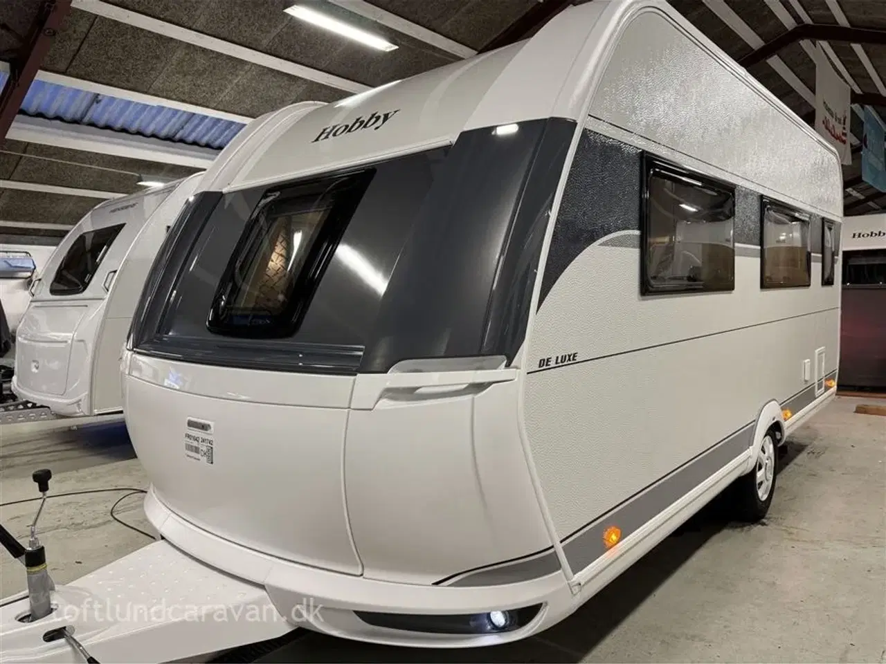 Billede 8 - 2024 - Hobby De Luxe 460 SFf   LAV VÆGT. FÅ ET EKSTRA GODT TILBUD. m/QUEENS SENG ! NU PÅ LAGER TIL OMGÅENDE LEVERING !