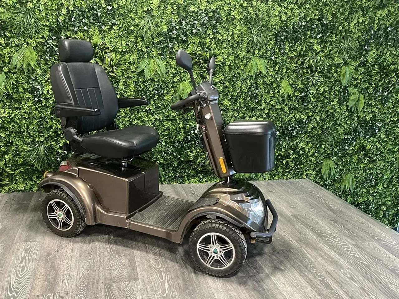 Billede 1 - LM-700 grå