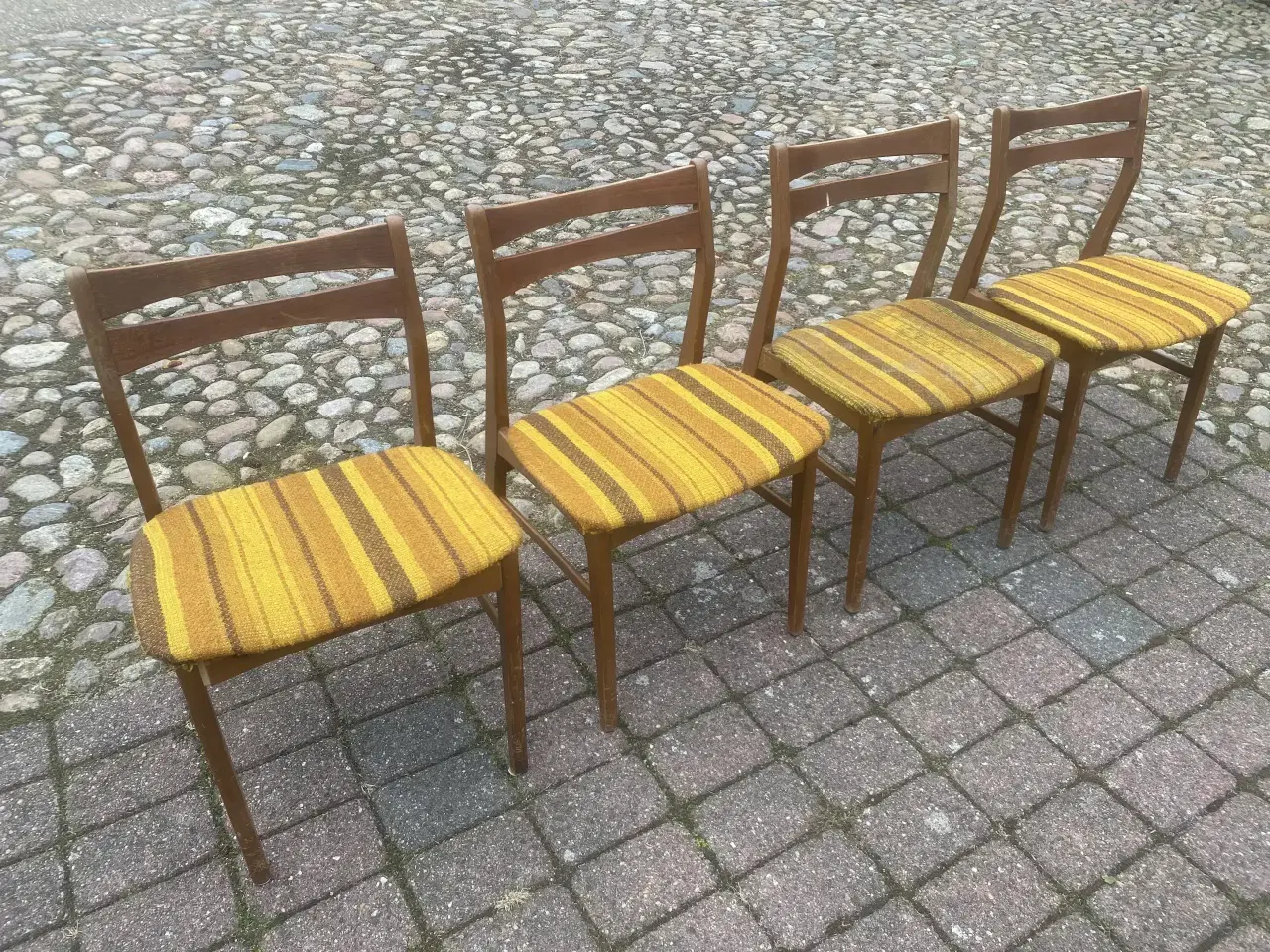 Billede 6 - Teak-træ Bord, Stole, Skænk/Skab
