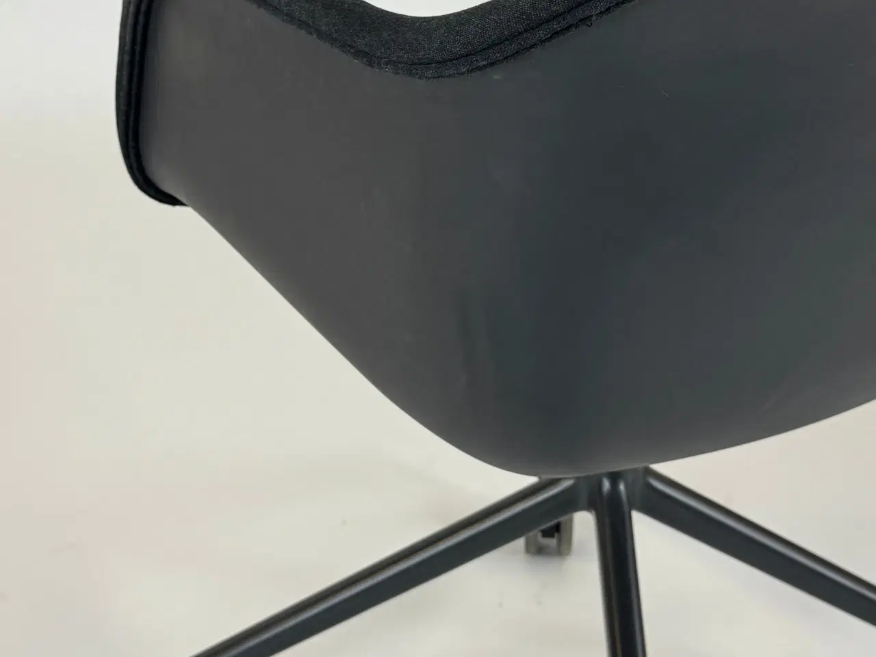 Billede 8 - Muuto Fiber Armchair m. Hjul - Sort