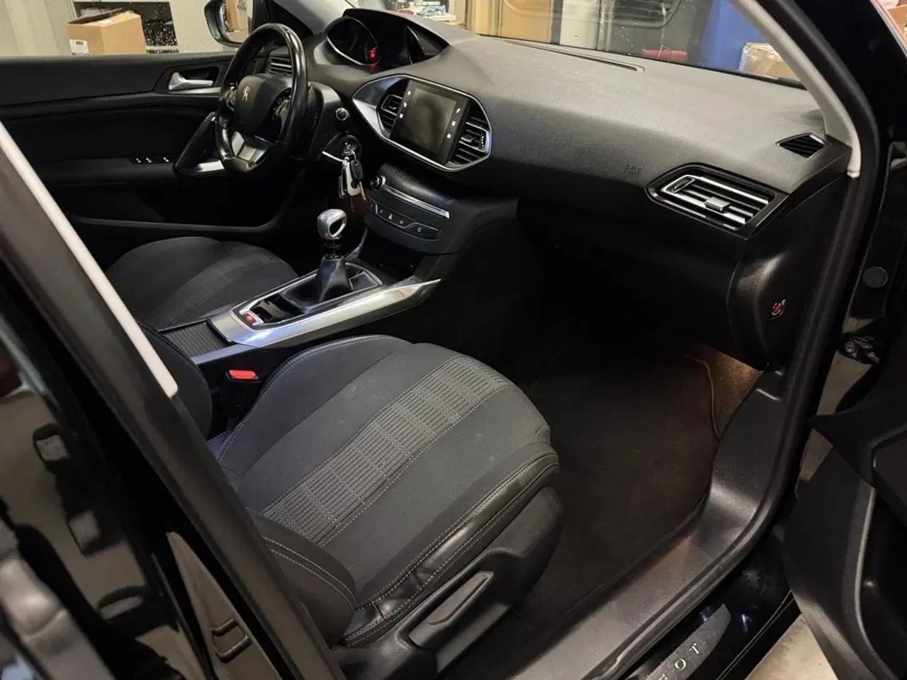 Billede 13 - Peugeot 308 1,6 BlueHDi 120 Allure Sky SW