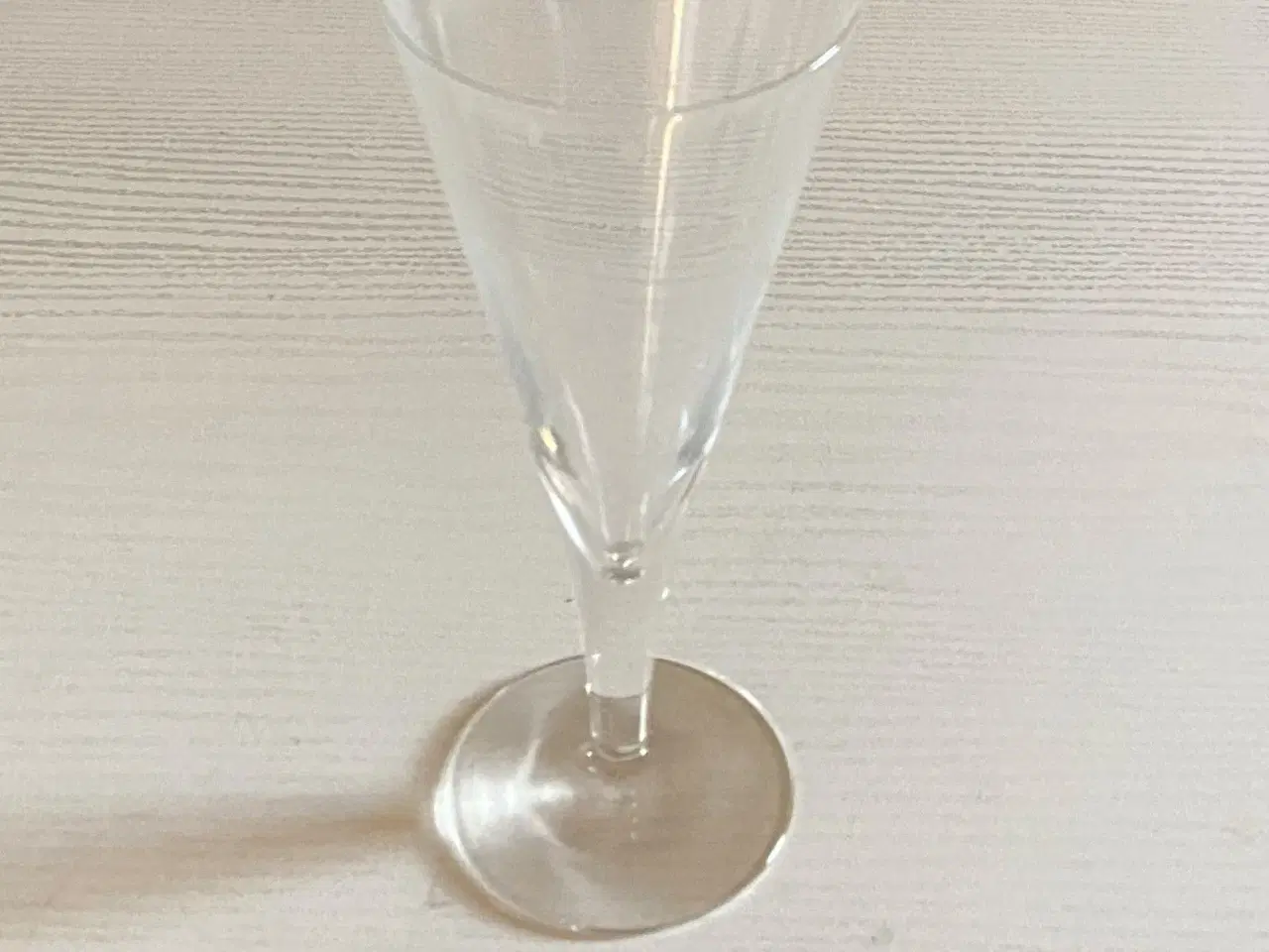 Billede 2 - Rødvinsglas, Holmegaard