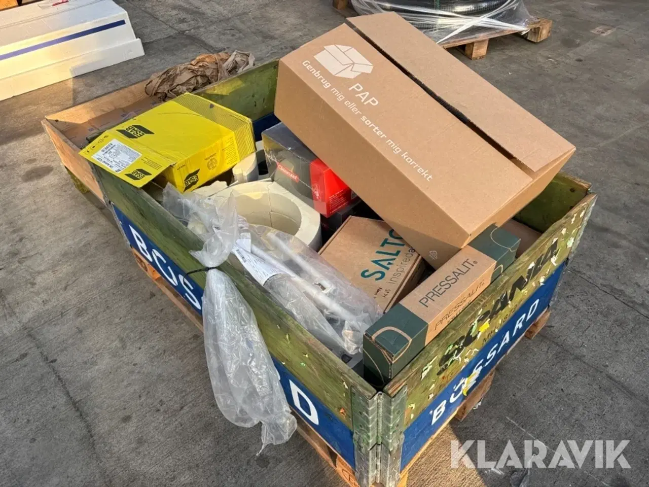 Billede 4 - Lot blandet med overgangsflanger, kontrolkit, rørholdere, toiletbræt og masker