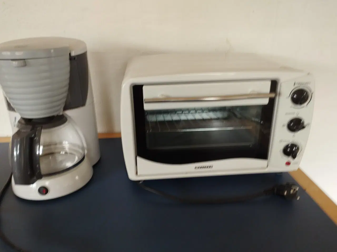 Billede 1 -  Lille ovn og kaffemaskine i  pæn stand