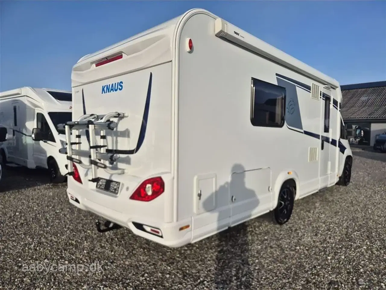 Billede 2 - 2018 - Knaus Sky TI 700 MEB Automatgear. Solceller. Batteri. cykelstativ. Elektrisk indgangstrin. Elektrisk Markise. Anhængertræk. KUN 35,700 KM!!!