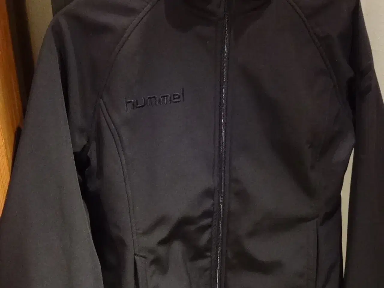 Billede 1 - Hummel cardigan / windbreaker, sort