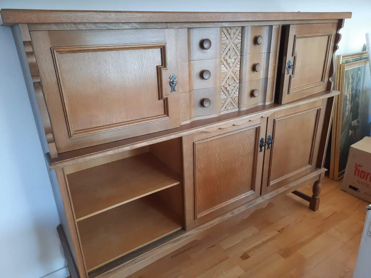 Billede 1 - Skænk i massivt egetræ