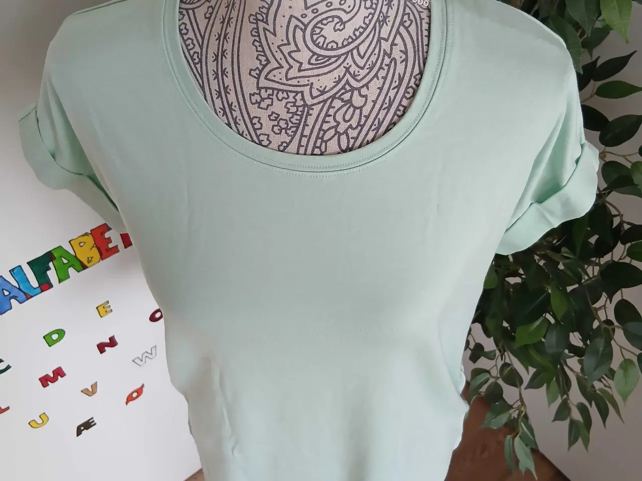 Billede 2 - Top. Only. Small/36