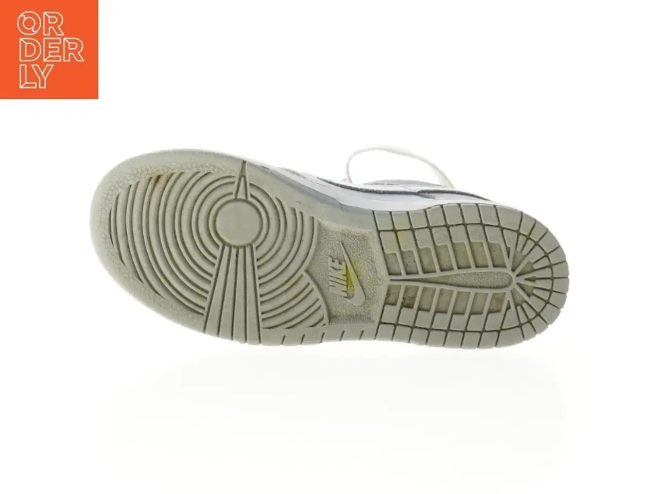 Billede 2 - Brugte grå sneakers fra Nike (str. 33)