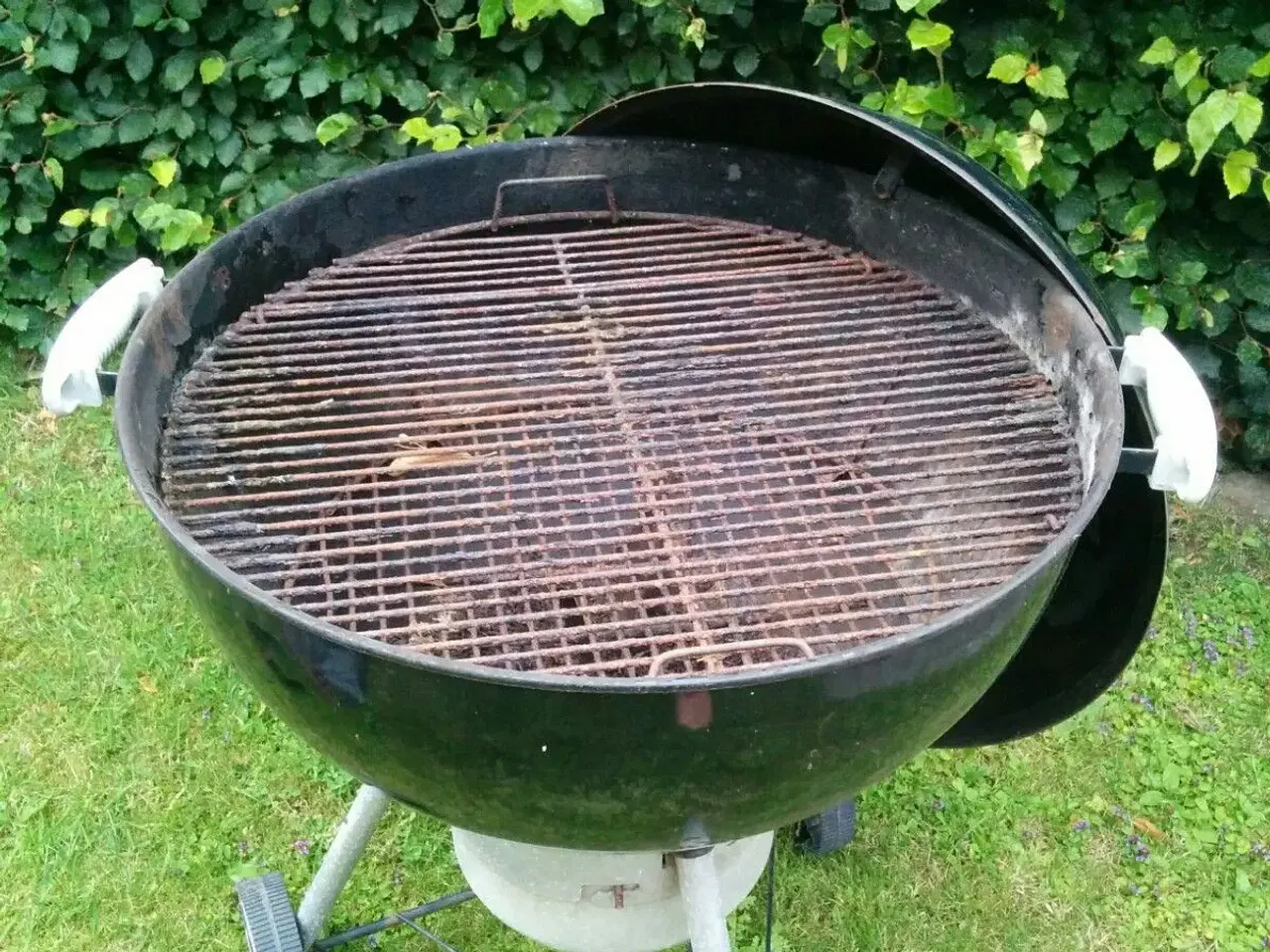 Billede 2 - Weber 57 cm grill til kul