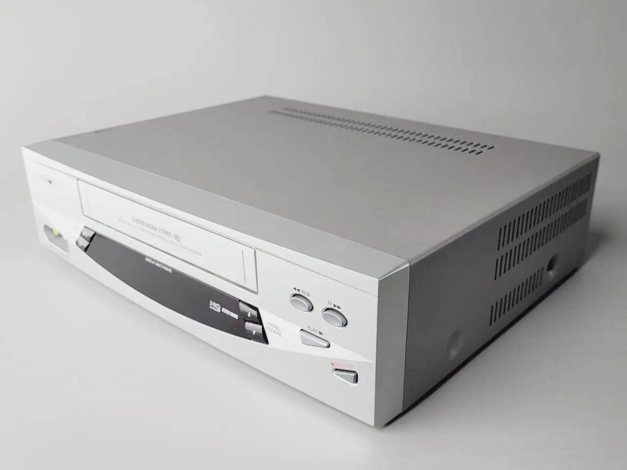 Billede 2 - ⭐️· Lumatron VHS Videomaskine - Model VCR2106BS