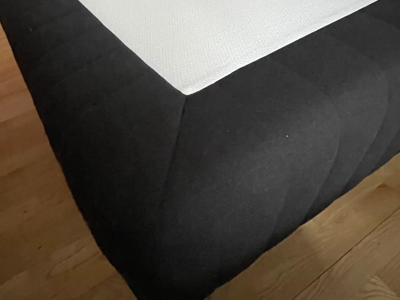 Billede 3 - Boxmadras med små stål ben