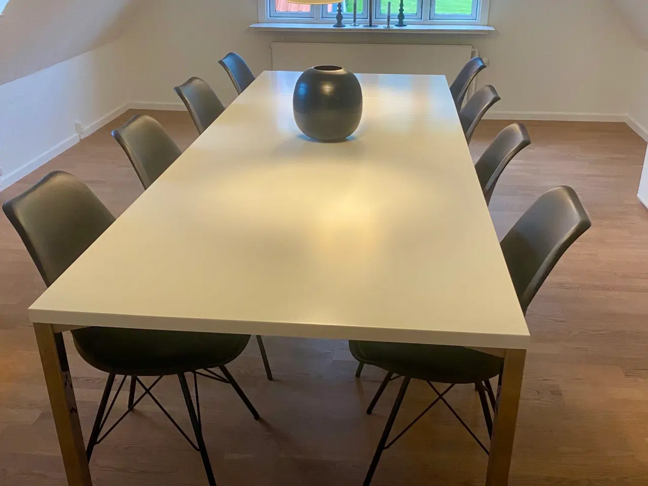 Billede 3 - Spisebord blank hvid med krom ben 
