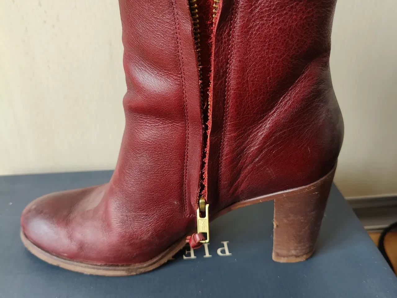 Billede 2 - Royal Republiq, røde højhælede læderstøvler