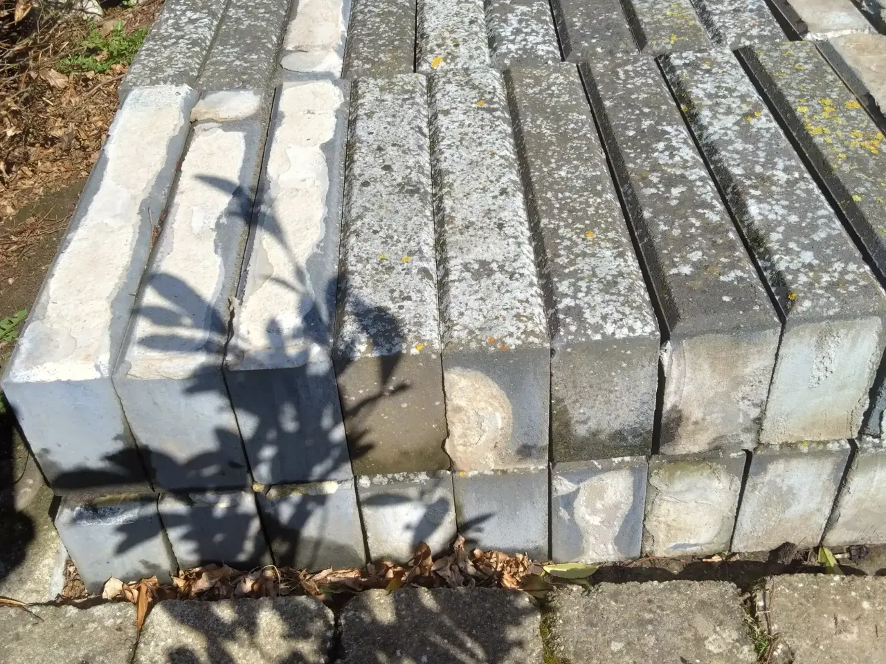 Billede 1 - Gratis Betonsten / kantsten