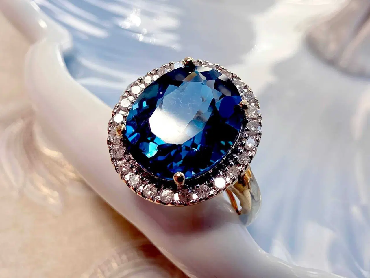Billede 1 - Stor cocktail statement ring m/brillianter