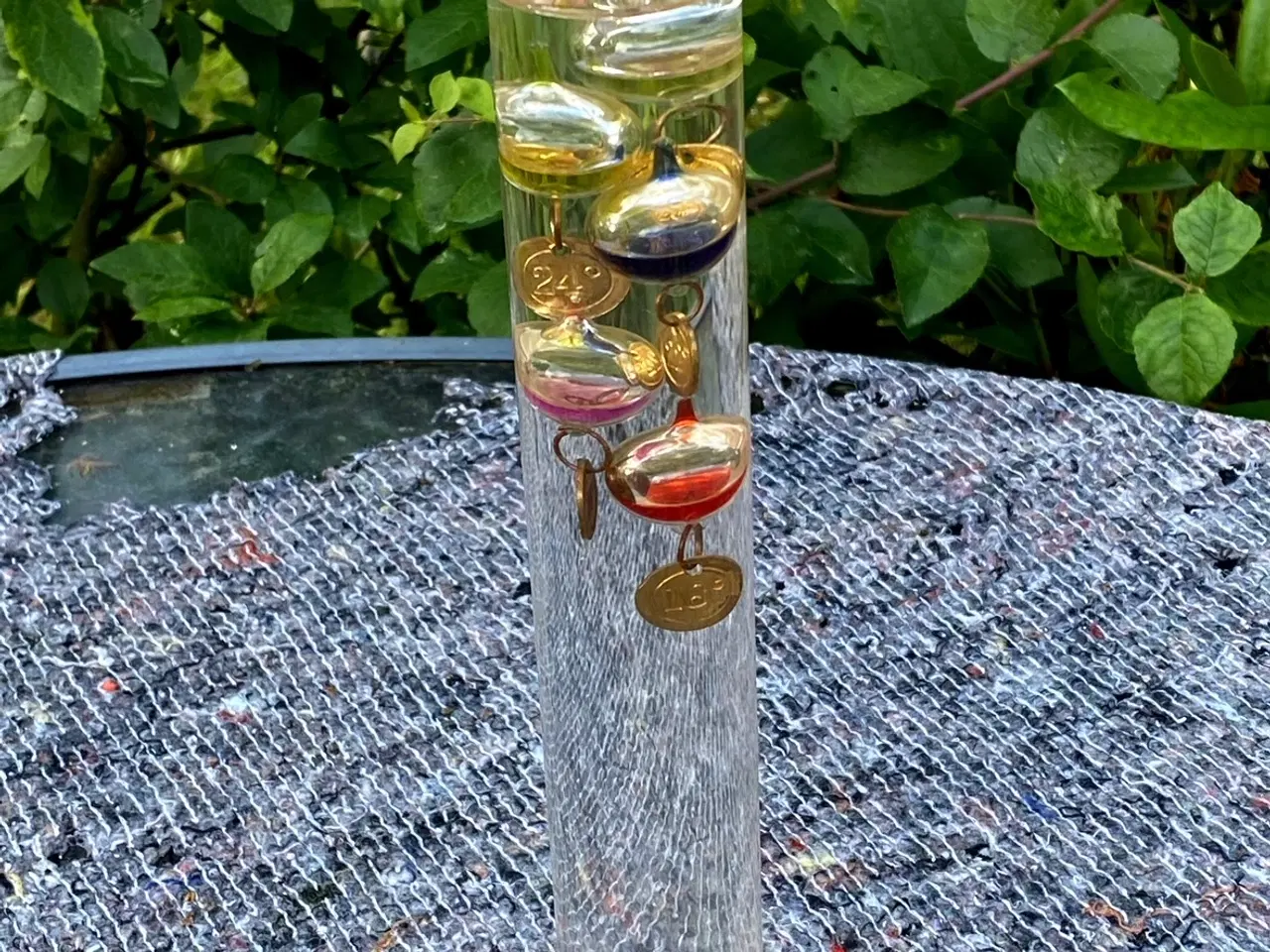 Billede 1 - * Flydende termometer - efter Galileo Galilei´s pr