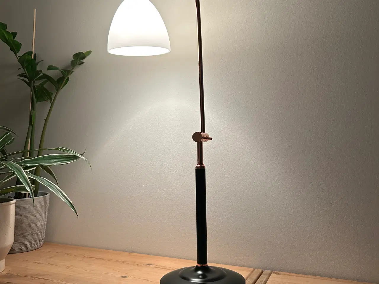 Billede 2 - Herstal Spirit Bordlampe Metal sort/ kobber 