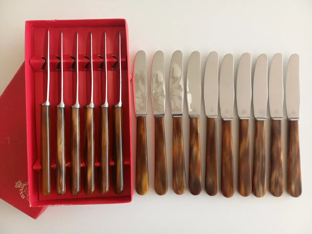 Billede 1 - Raadvad bestik, knive og gafler med brunt skaft