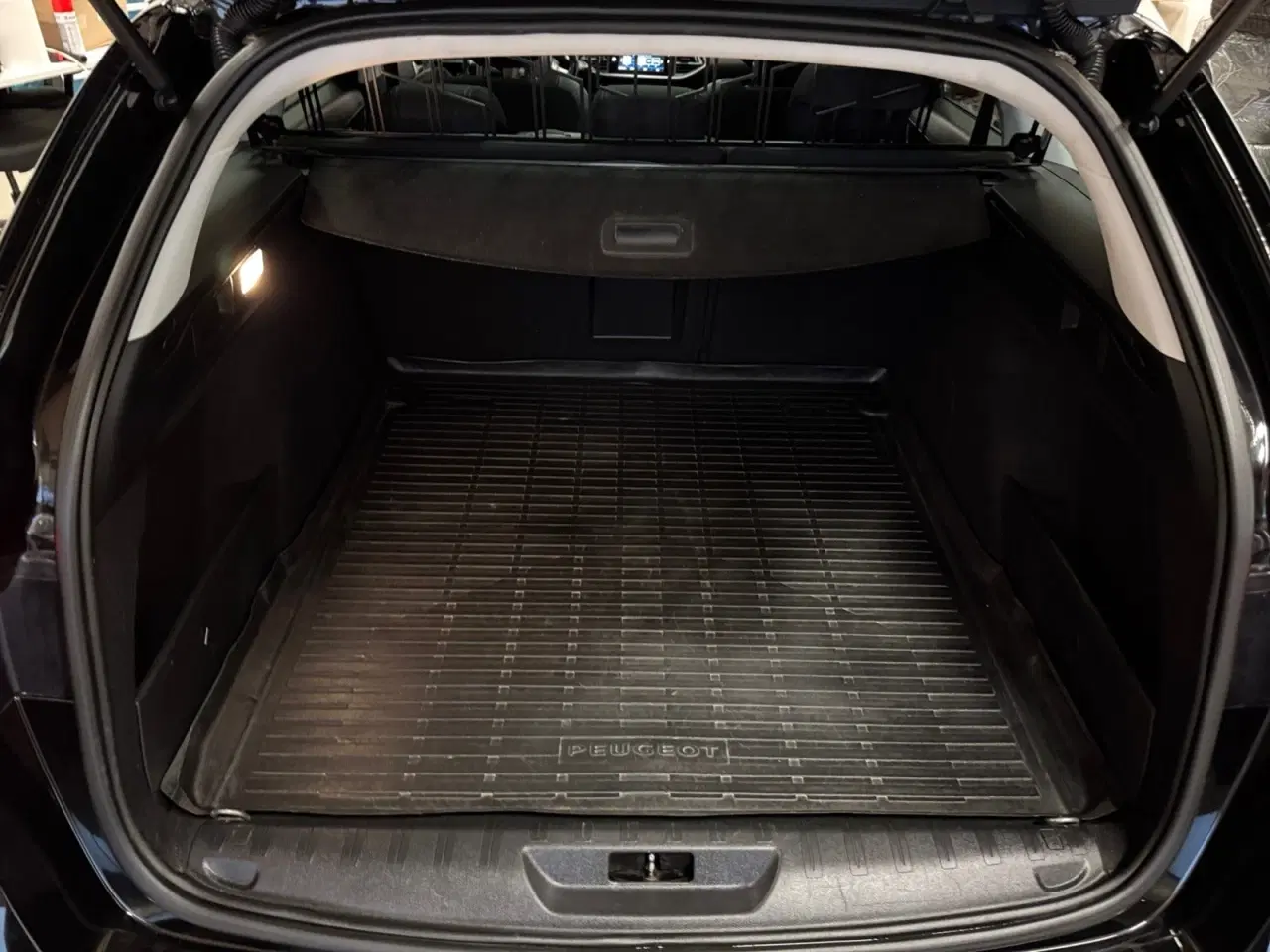 Billede 17 - Peugeot 308 1,6 BlueHDi 120 Allure Sky SW