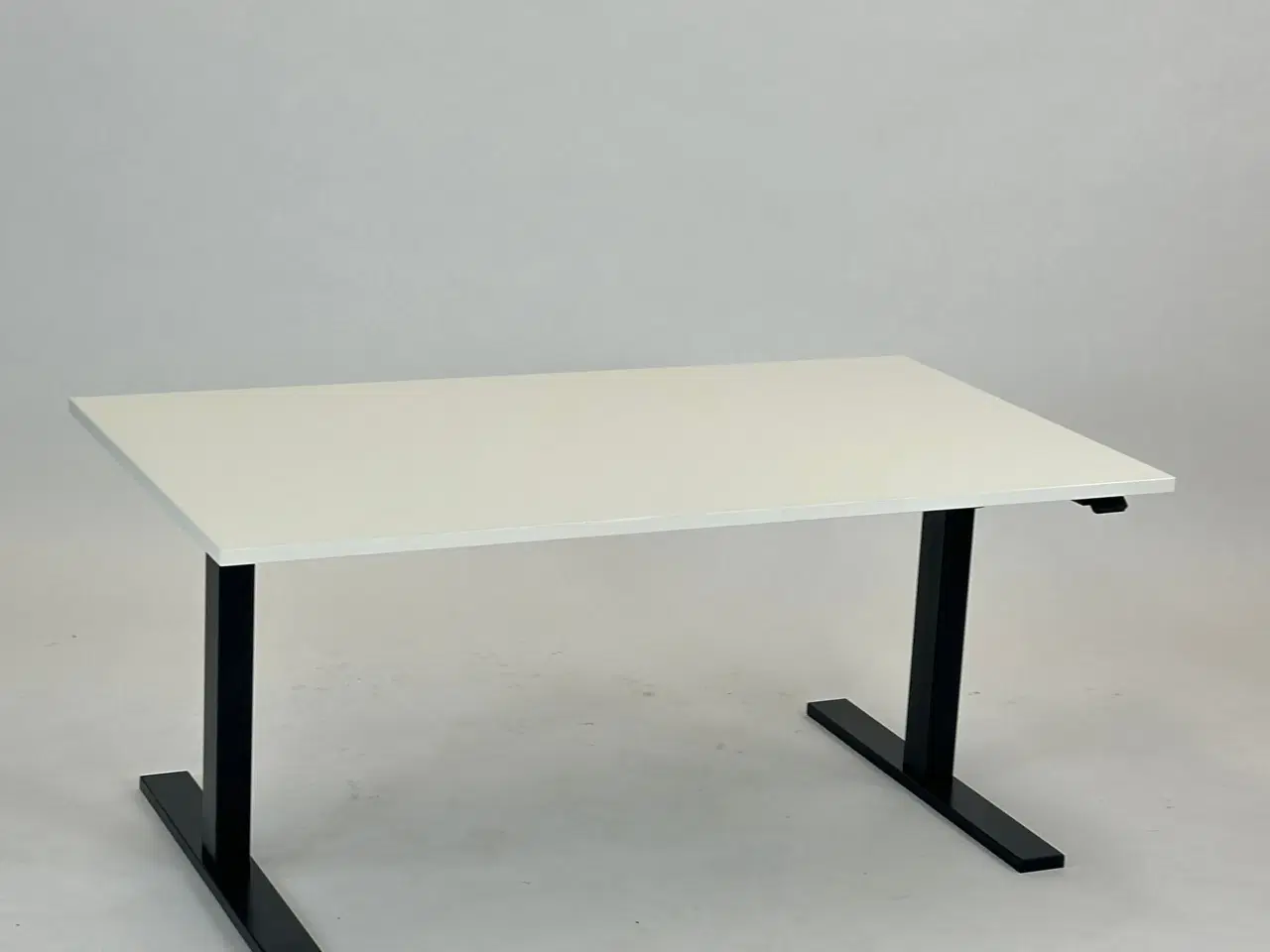 Billede 1 - Hæve-/sænkebord 140x80 - Linak