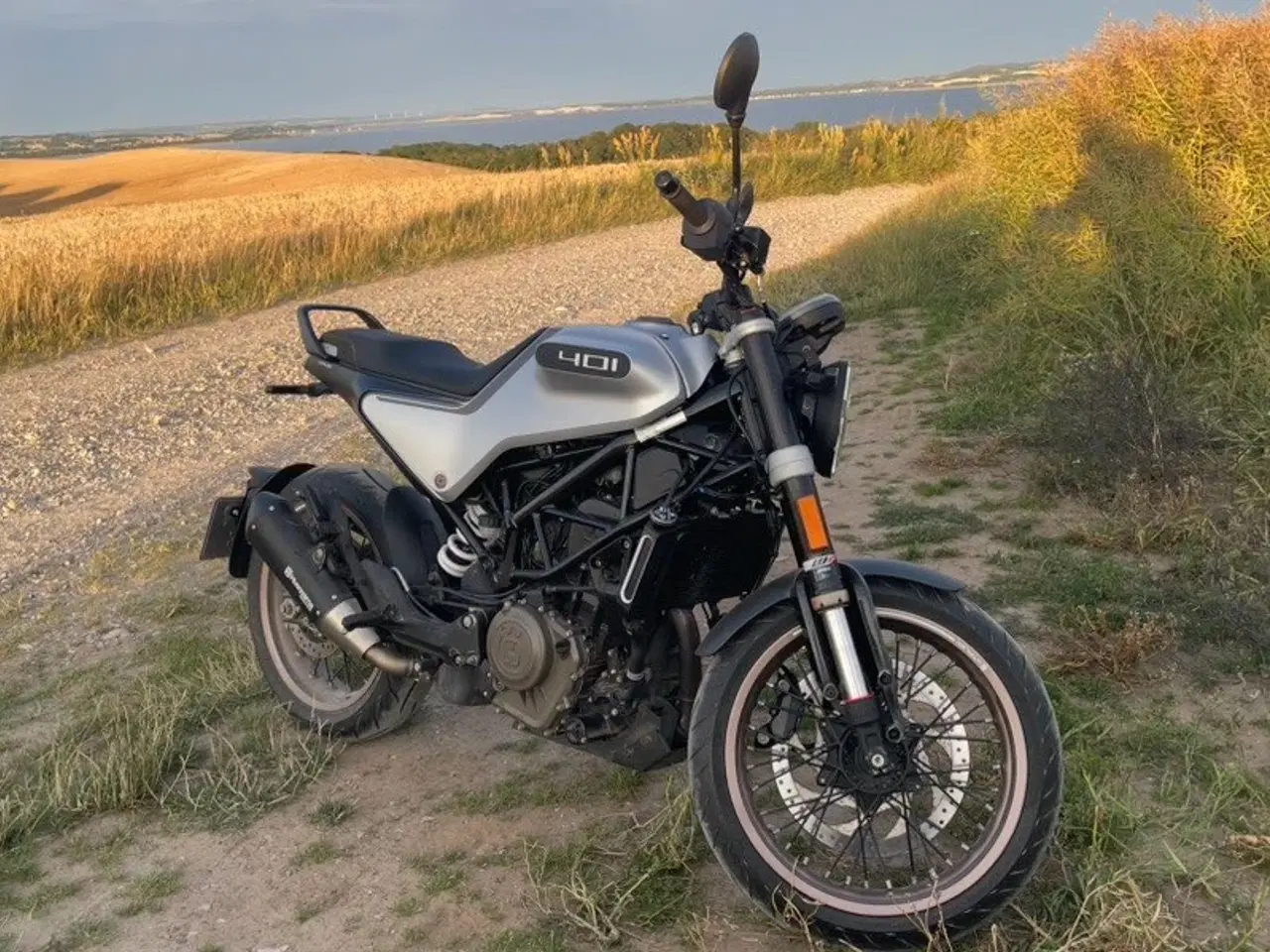 Billede 2 - Husqvarna Vitpilen 401 med Svartpilen styr.