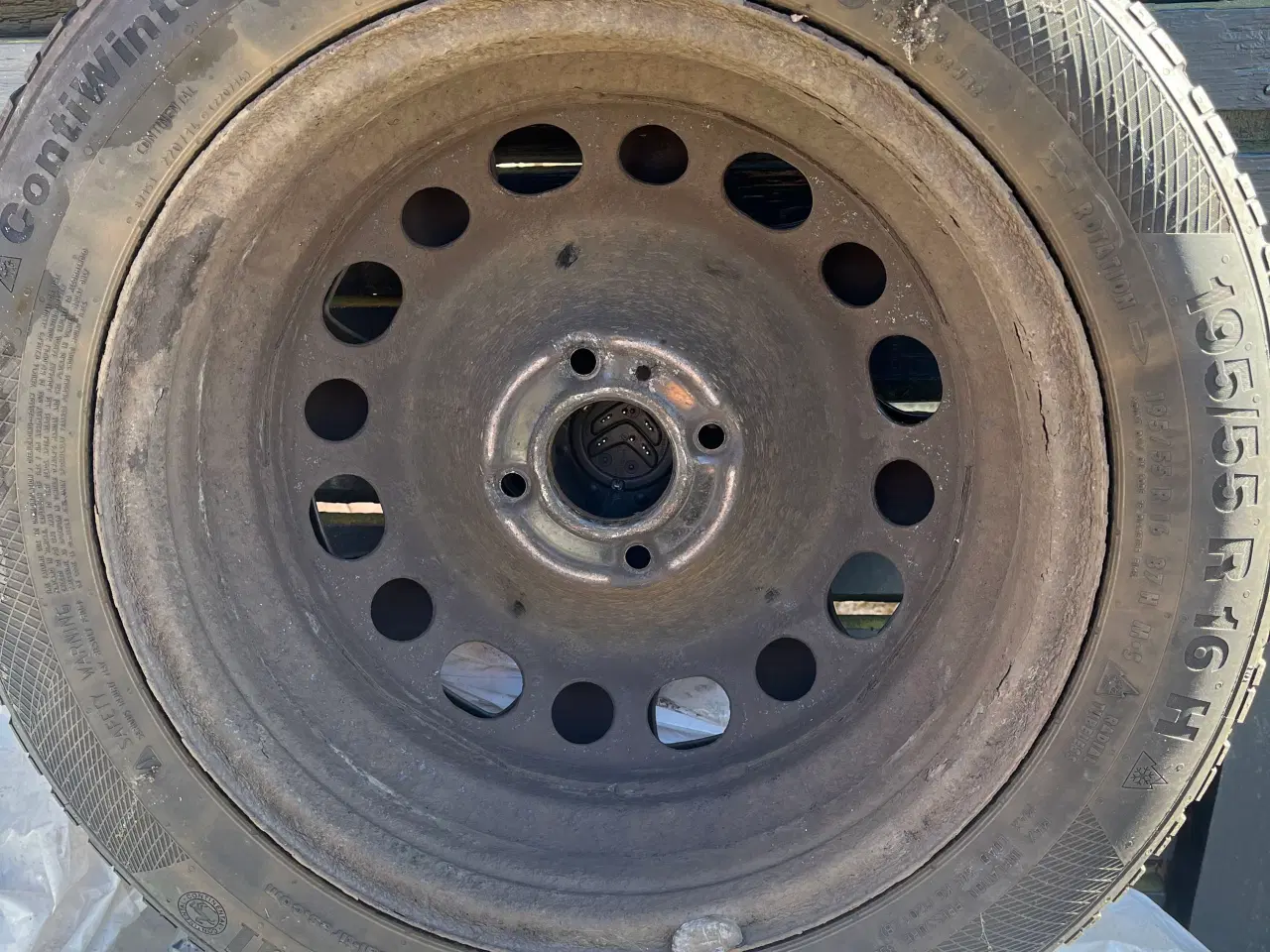 Billede 1 - Dæk og fælge hentes gratis