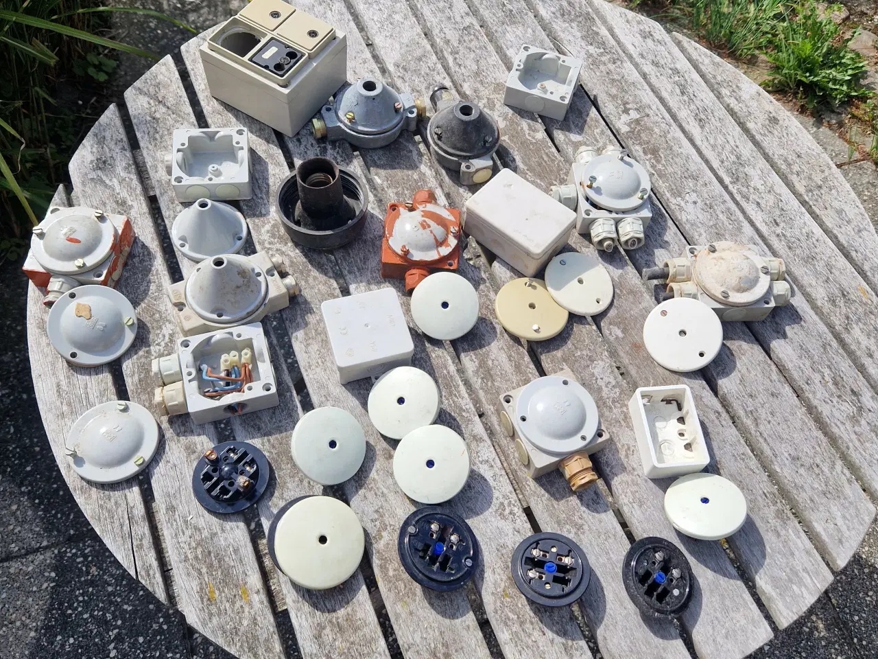 Billede 2 - Diverse stikkontakter og afbryder og dåser m.m.