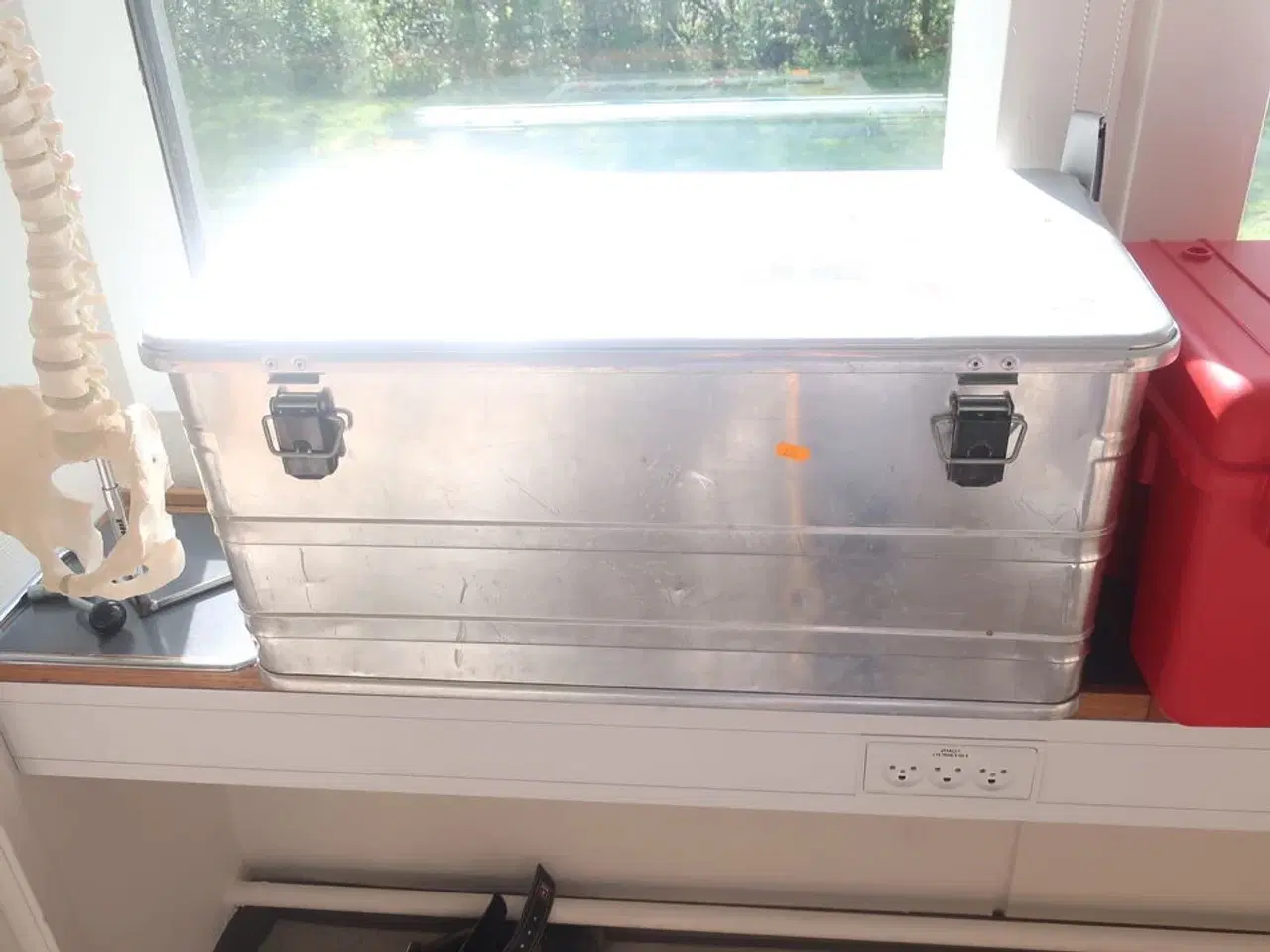 Billede 2 - Alukasse m. foring & plastkuffert (tomme)