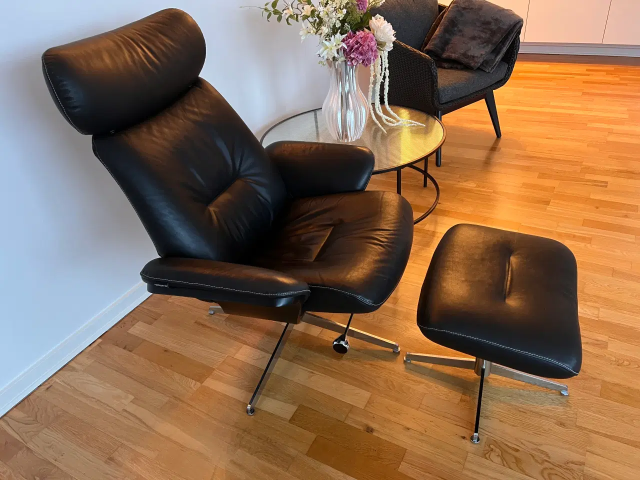 Billede 2 - Fin lænestol fra Hjellegjerde med skammel. 