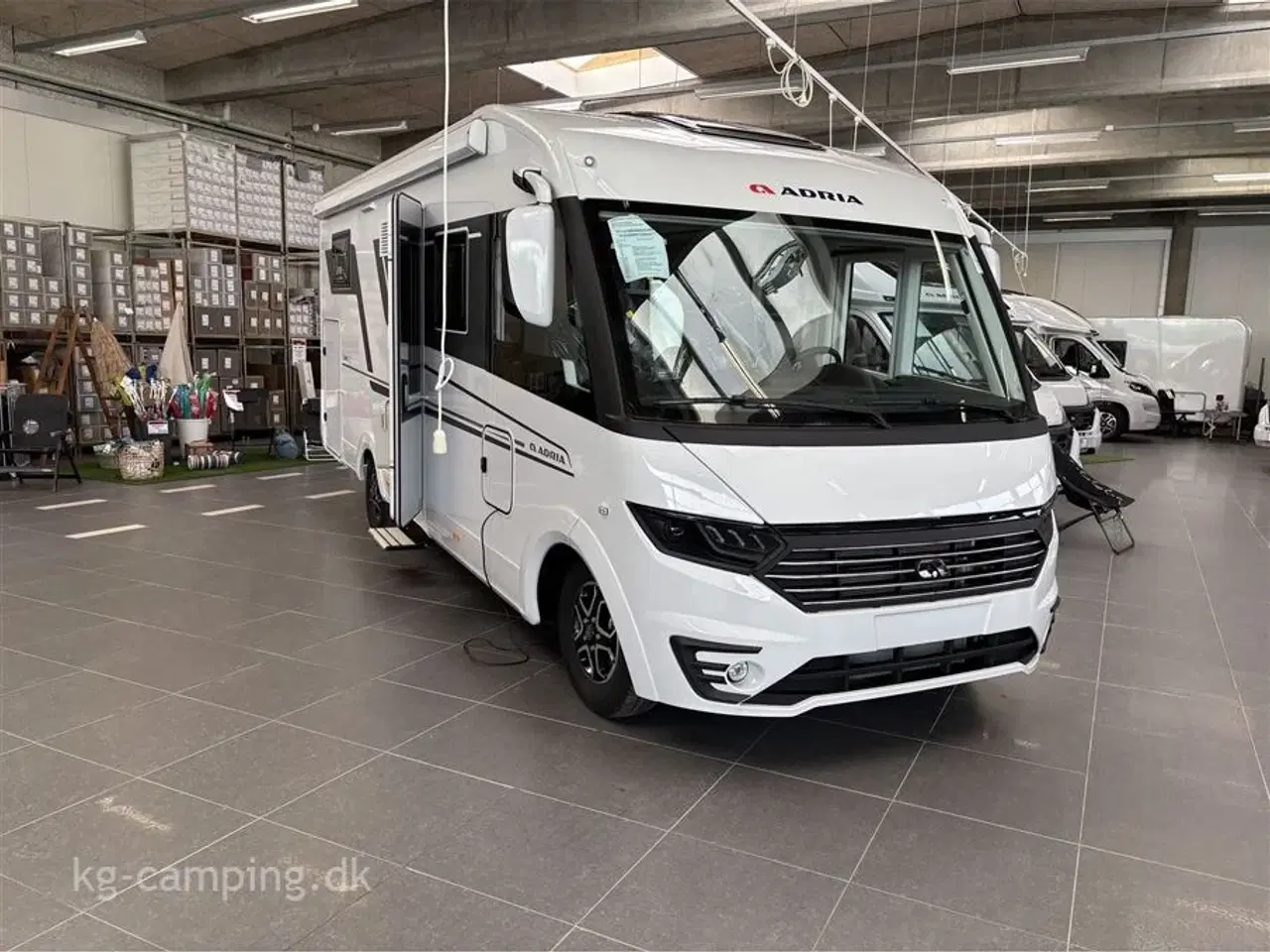 Billede 1 - 2024 - Adria Sonic Plus 700 DL   Adria Sonic 700 DL – Bestilt hjem med topudstyr!