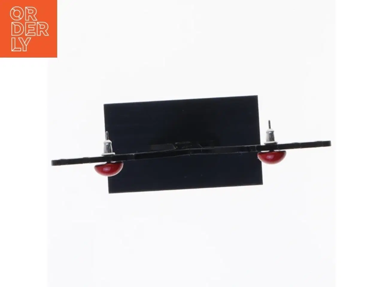 Billede 2 - Røde ørestikker (str. 1 x 1 cm)