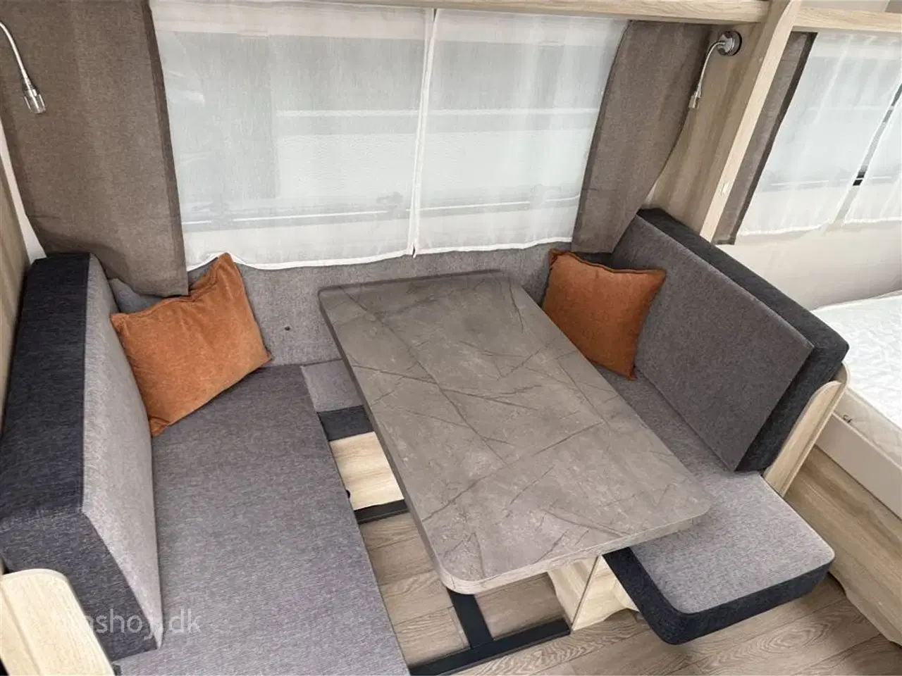 Billede 4 - 2026 - Hobby De Luxe 460 SFf   2026 Hobby De Luxe 460 SFf DK Line Se den hos Hinshøj Caravan A/S