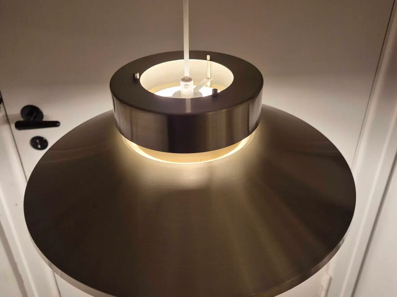 Billede 3 - Virkelig fin messinglampe med god lyseffekt 